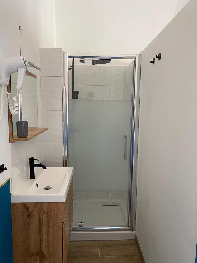 Capstay Roubaix Lille Private Shower & Netflix Zewnętrze zdjęcie