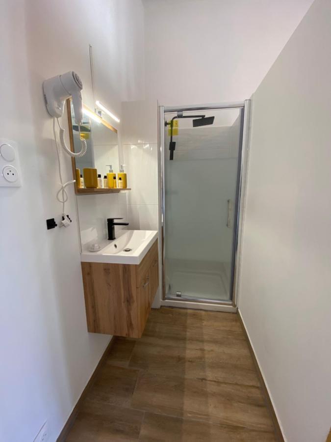 Capstay Roubaix Lille Private Shower & Netflix Zewnętrze zdjęcie