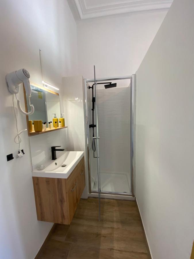Capstay Roubaix Lille Private Shower & Netflix Zewnętrze zdjęcie
