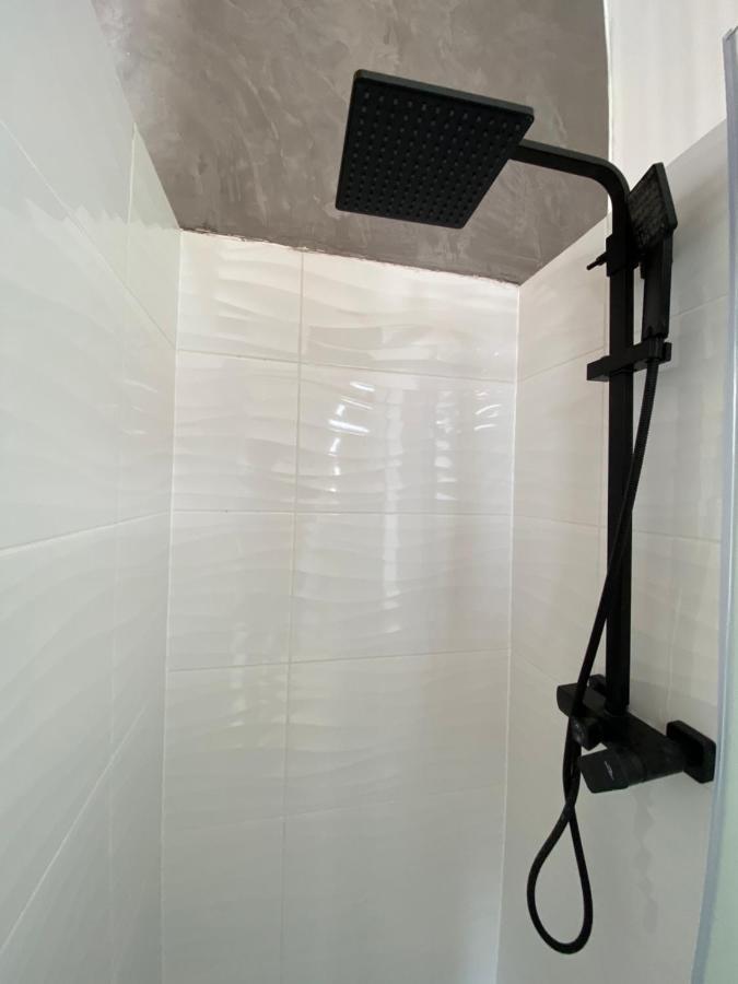 Capstay Roubaix Lille Private Shower & Netflix Zewnętrze zdjęcie